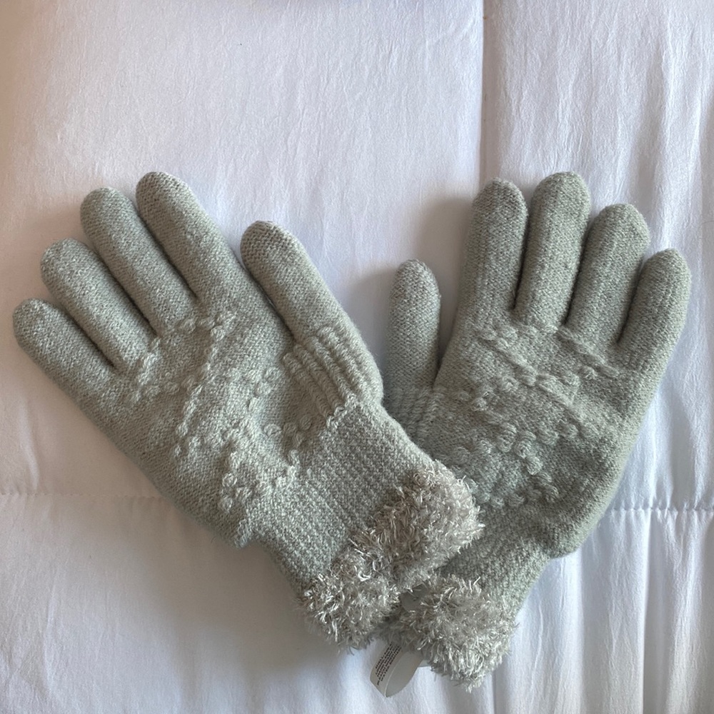 Gray gloves